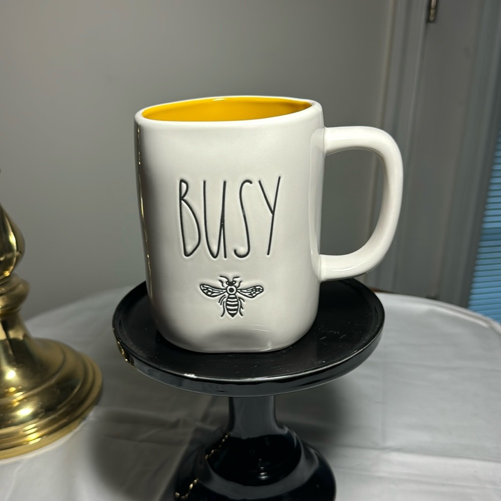 Rae Dunn Busy 🐝 figure coffee/tea mug